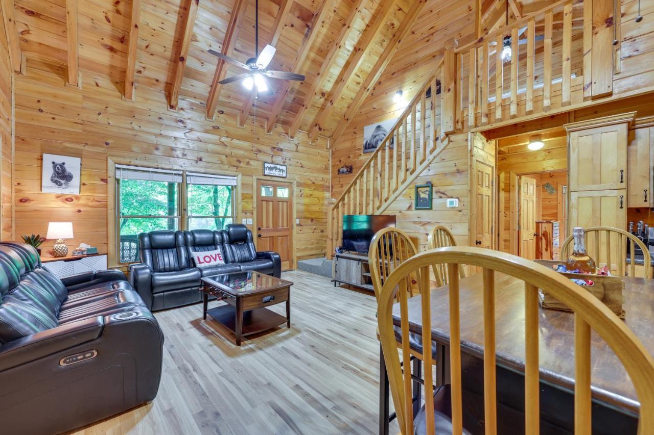Riverfront Ellijay Cabin With Deck And Pool Access! Zewnętrze zdjęcie