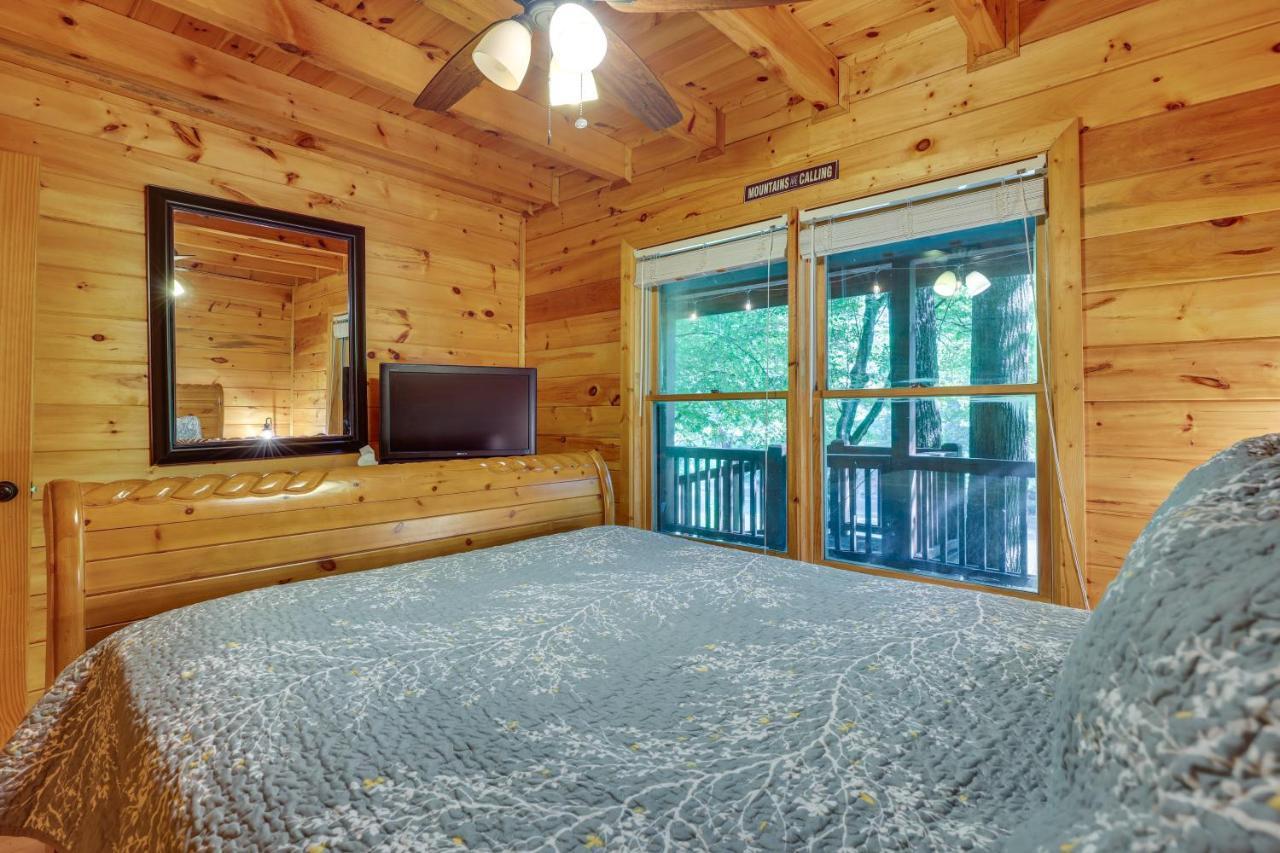 Riverfront Ellijay Cabin With Deck And Pool Access! Zewnętrze zdjęcie