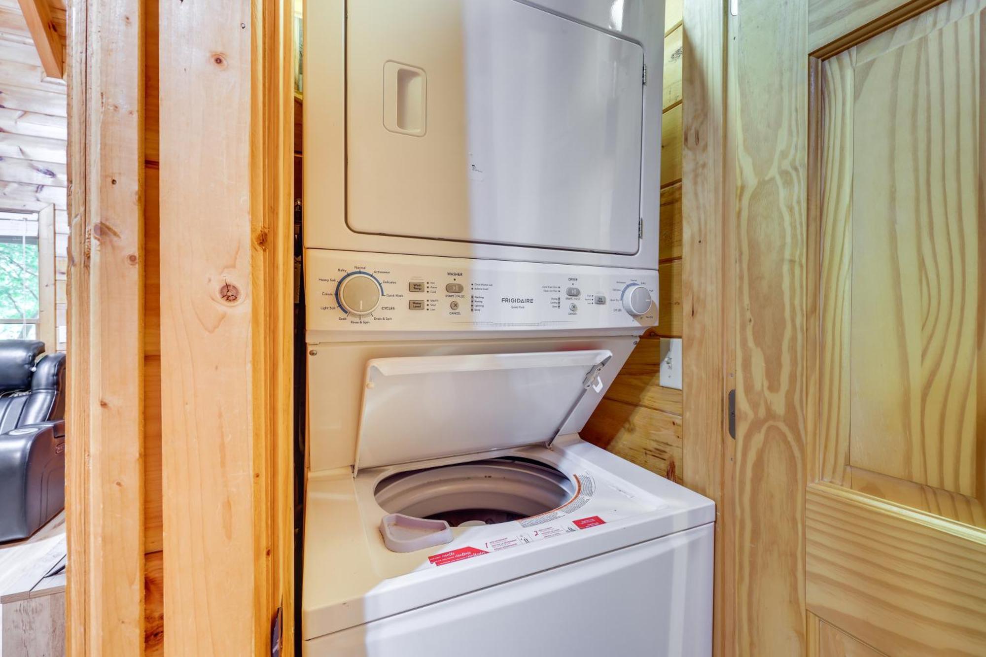 Riverfront Ellijay Cabin With Deck And Pool Access! Zewnętrze zdjęcie