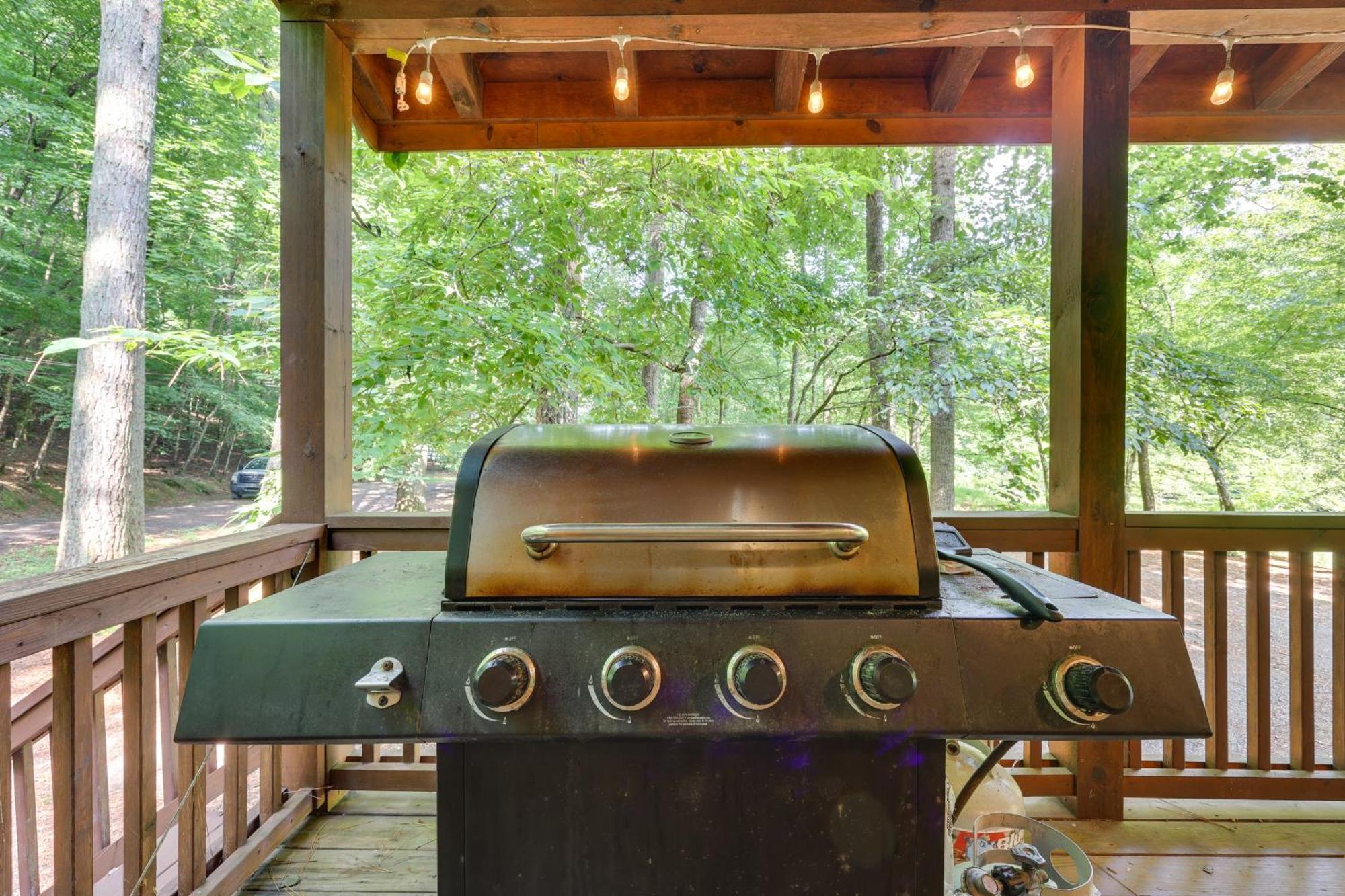 Riverfront Ellijay Cabin With Deck And Pool Access! Zewnętrze zdjęcie