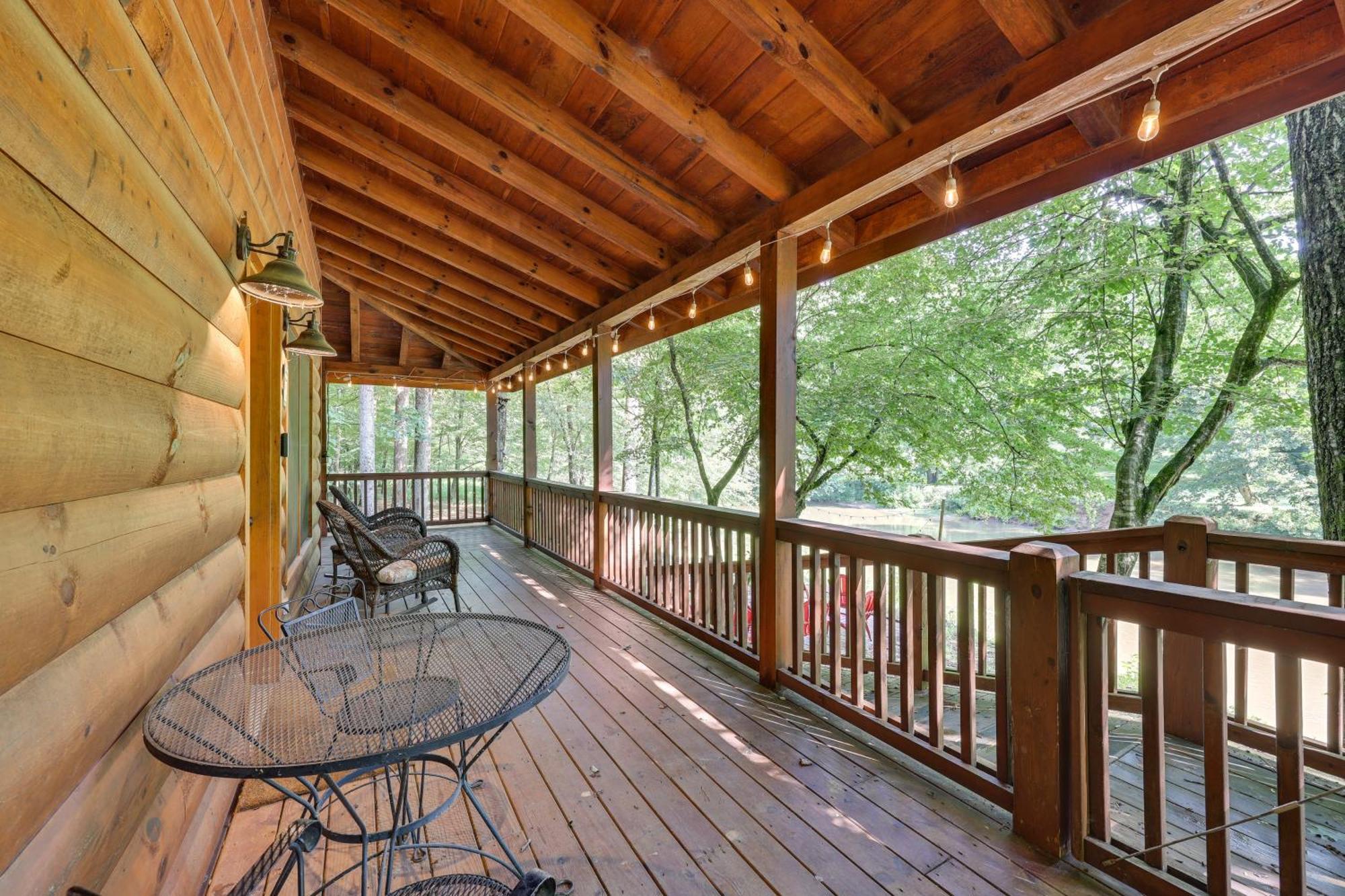 Riverfront Ellijay Cabin With Deck And Pool Access! Zewnętrze zdjęcie