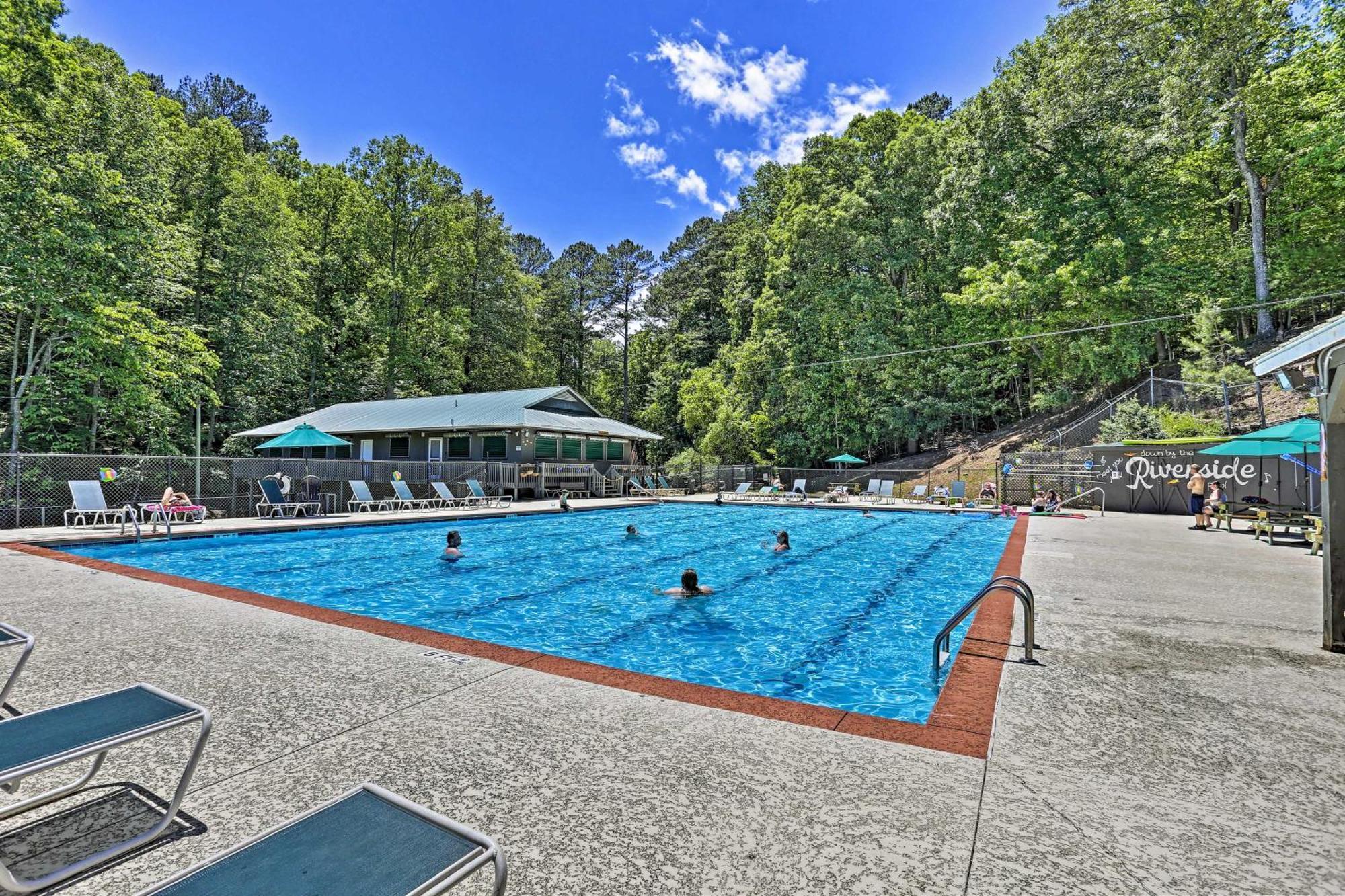 Riverfront Ellijay Cabin With Deck And Pool Access! Zewnętrze zdjęcie