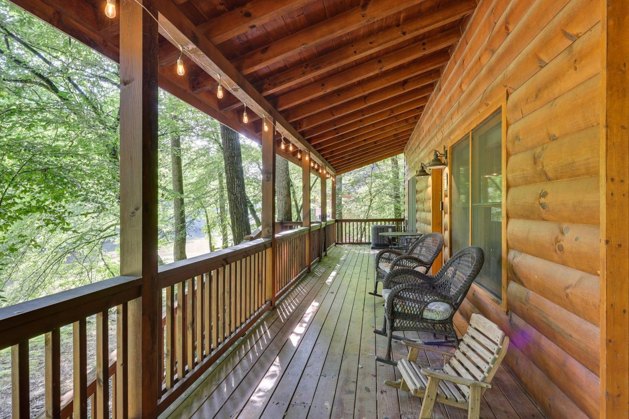 Riverfront Ellijay Cabin With Deck And Pool Access! Zewnętrze zdjęcie