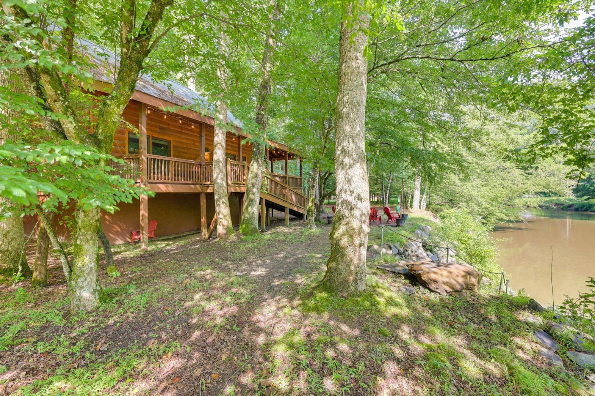 Riverfront Ellijay Cabin With Deck And Pool Access! Zewnętrze zdjęcie