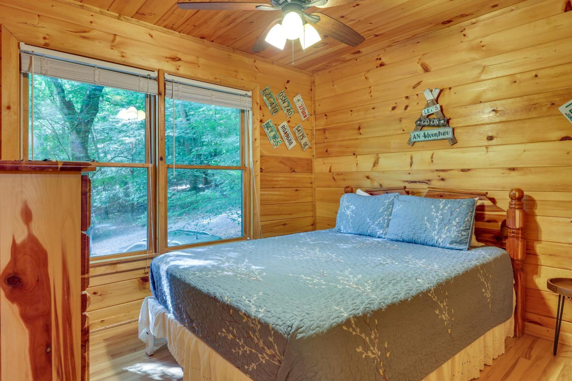 Riverfront Ellijay Cabin With Deck And Pool Access! Zewnętrze zdjęcie
