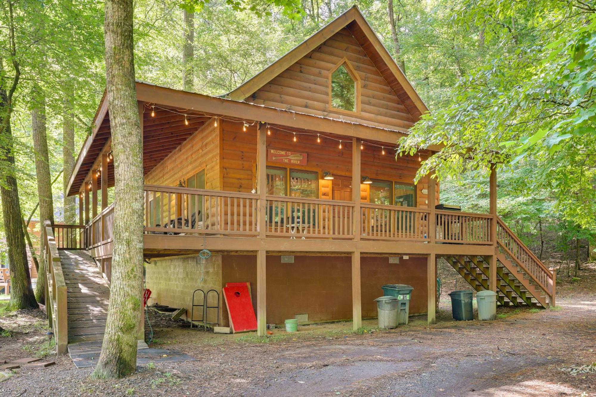 Riverfront Ellijay Cabin With Deck And Pool Access! Zewnętrze zdjęcie